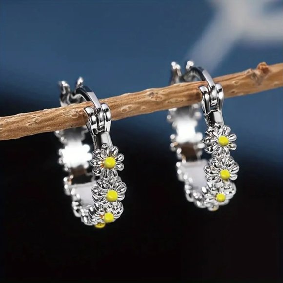 Jewelry - Daisy 18K Gold Plated Hoop Earrings